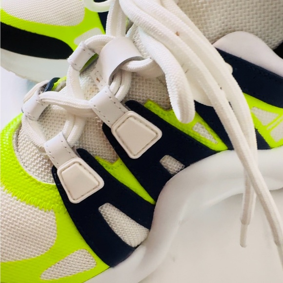 Authentic Louis Vuitton ArcLight Sneaker - Picture 4 of 10